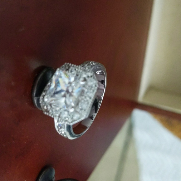 Silver ring - Picture 2 of 9